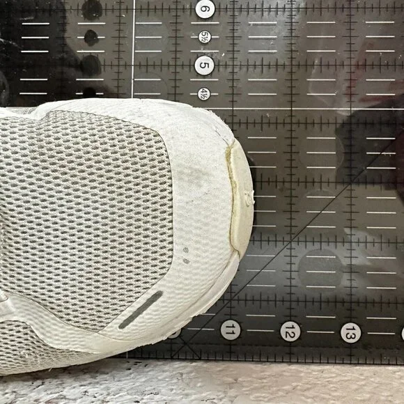 On Cloud 5 Swiss Engineering Women Size 9.5 59.98902 Pearl White Running Shoes - Picture 14 of 14